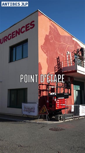 L'Art Investit l'Hôpital d’Antibes ! 🏥🎨 Point d’étape pour la 6ème édition du festival international d’art urbain Coul’heures d’Automne. Trois fresques murales ont été finalisées sur les structures de psychiatrie, gériatrie et urgences, tandis que trois autres sont actuellement en cours de création. 🚧 L'inauguration officielle est prévue le 31 octobre à 16h sur le site de l'Hôpital d'Antibes. 🎉 Festival Coul'Heures D'Automne Hôpital d'Antibes #antibes #art #culture #hopital | Mairie d'Antibe