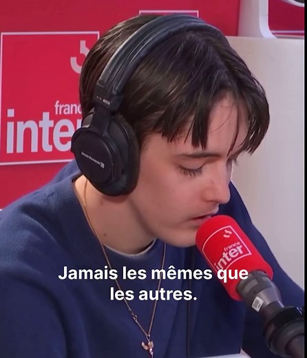 Gabriel Donzelli on Instagram: "Ma carte blanche dans la matinale France Inter : C'est drôle, on m'a dit que j'avais 1 minute d'antenne. Je me suis dis que j'allais faire un dessin mais je me suis rappelé qu'on était à la radio. Comme vous venez de l'entendre, j'allais commencer par une blague qui se trouve être un peu raté, parce que le premier truc que je me suis dit c'est "Si on te donne la parole, sois drôle." Je sais pas quoi faire d'autre, j'aurais fait des vannes par politesse envers vous