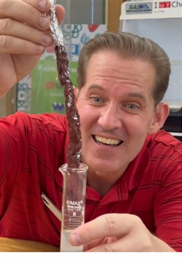 Copper Chloride vs. Aluminum Foil in RamZland!⚗️ 2Al 3CuCl2 → 3Cu 2AICI3 #STEM #RamZland #Experiment