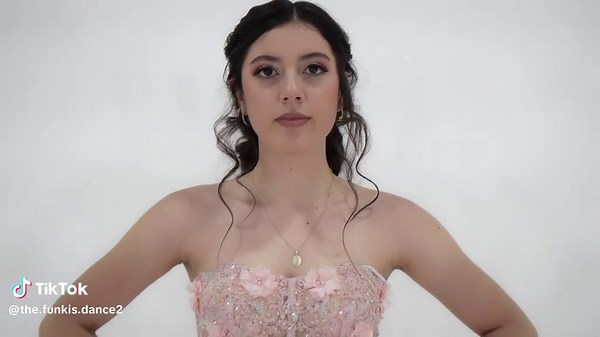 Vals de 15 Años: Elegancia y Tradición