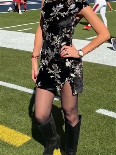 INES SAINZ y el encanto de las pantimedias negras