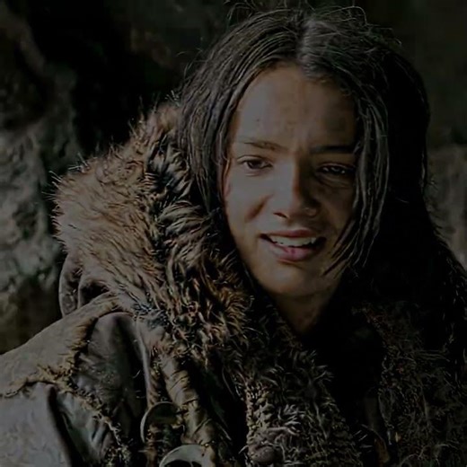 Alpha 2018 He saved this wolf and became friends with it 1080P