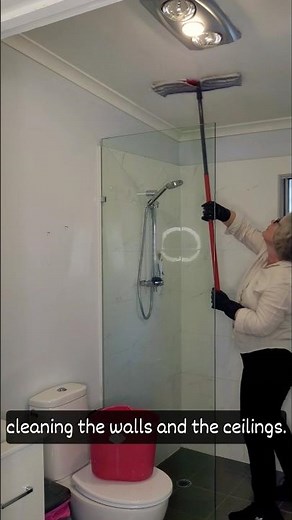 REMOVE MOLD - No Bleach & No Ladders #mold #mildew #bathroomcleaningtips #cleaning #wallcleaning