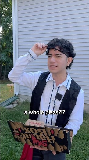 Pizza Hut’s newest item to take over Halloween, My Haunt Box! ‪@pizzahut‬ #pizzahut_partner