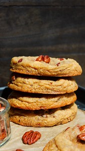 Butter Pecan Cookies of your dreams! These cookies made with loads of butter, brown sugar, and toasted pecans. Soo good 🍪🤭 Get the recipe in my profile or comment RECIPE and I’ll send it directly to your inbox! 🤍 #butterpecan #pecanpie #cookierecipe #cookievideo #cookielove #pecans #pecancookies #easyrecipe #baking #recipevideo #easybaking #nuts #pecancake | Taffey Bakery