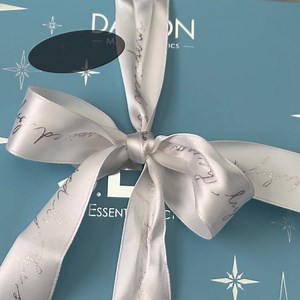 Jetzt NEU 🎄😍 Exklusive DALTON S.E.A. Geschenkbox 🎁 Darauf kannst du dich freuen: ✨ Aufeinander abgestimmte Produkte für mehr Spannkraft und einen natürlichen Glow ✨ Fördert zusätzlich die Zellerneuerung und Hautregeneration ✨ Gratis S.E.A. Serum und HIGH CONCETRATE 15% Vitamin C Serum in Reisegröße 🤫 Streng limitiert - nur solange der Vorrat reicht 🌊 Hochwertige Meereskosmetik made in Germany.🇩🇪 | DALTON MARINE COSMETICS