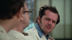 88 éves korában elhunyt Louise Fletcher Oscar-díjas színésznő, aki minden idők egyik legjobb filmes gonoszát játszotta el