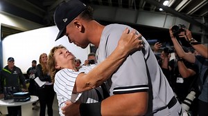 Fans miss Aaron Judge's 61 HR ball, Jays bullpen coach gets it to Judge