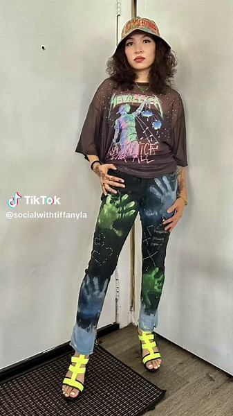 Transition ideas for beginner “the finger snap transition” Video 1: snap the finger with the first outfitn Video 2: snap the finger with the second outfit #transitionideas #barbieoutfitinspo #barbieoutfitidea #fashiontransitionvideo #transitiontutorial #fashioncreatortips #transitionbeginner #tiktokbeginners #ugccreatorbeginner2023