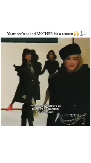 Yasmeen Ghauri for Chanel AW 1991. MOTHER! #models #yasmeenghauri #catwalk #runway #fashion #ntcsdo | مجتمع موضة