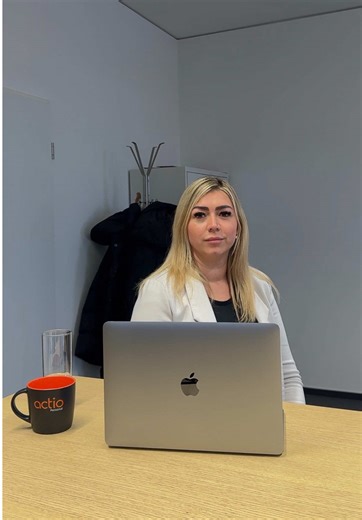 Sprachbarrieren? Nicht bei uns! 🌍✨ Du suchst einen Job, aber dein Deutsch ist nicht perfekt? Kein Problem. Wir sprechen unter anderem Englisch, Ukrainisch, Russisch sowie Polnisch und finden immer einen Weg, dich zu unterstützen. Komm einfach vorbei: wir freuen uns darauf, dich kennenzulernen! 😊 #hannoverjobs #jobsuche #wearehiring #integration #karriere