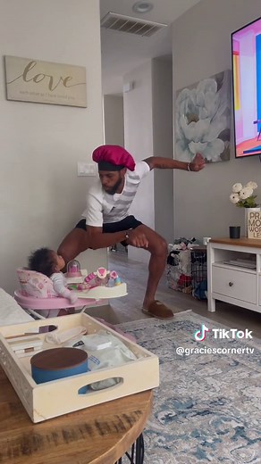 We 💜 to see this! 👏 🎥: @bdotadot5 🎶: Row, Row, Row Your Boat . . #representationmatters #graciescorner #musicforkids #learnthroughplay