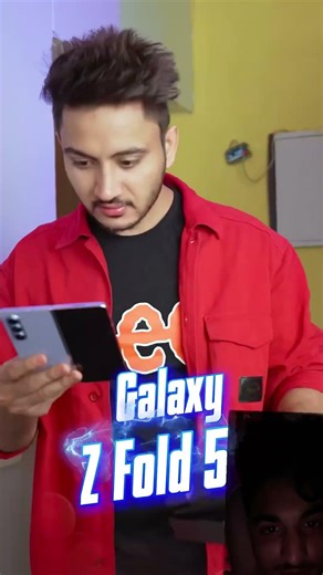 Best use of folding phone #foldingphone #phone #techmaster #funny #sumsung #dumbphone #gadgetguy