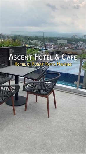 Hotel nyaman cafe aesthetic dalam satu tempat. Cocok buat staycation santai sekaligus nongkrong. ☕ Kalau ke Malang, wajib coba! 📍Ascent Hotel & Cafe Malang Bookingnya,klik tag lokasi di video ini ya 🫶 #hotelmalang #staycationmalang #malanghits #jelajahbosslang #hotelmurah