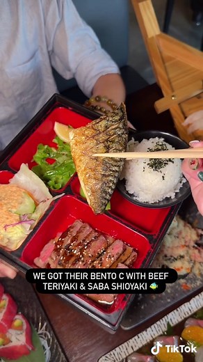 🎥 Where to find this epic sushi boat at Pearlridge Center 🍣 Fuji Sushi & Teppanyaki is in the former Monterey Bay Canners location 🌺 This super spacious 7,500-square-foot restaurant allows you to choose between their Teppanyaki or sushi bar experience 😍 They offer a wide variety of fresh sushi, sashimi, specialty rolls, & sizzling teppanyaki dishes cooked to order 🤩 During Happy hour (Mon - Sat, 4:30 - 6 pm & Sunday, 4 - 6 pm), they offer buy one get one half off on Fuji signature rolls 👀 