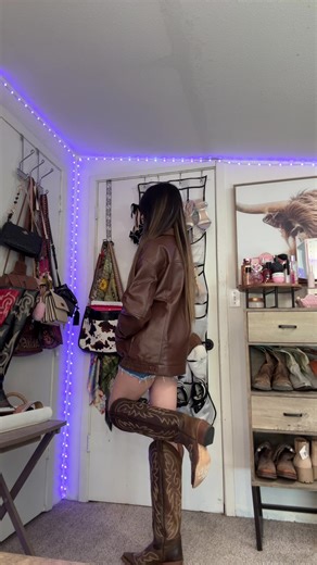 Stylish Western Outfit Ideas with Leather Jackets