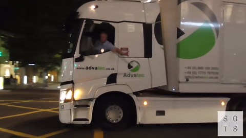 Midnight Delivery of $2.5M Arab Bugatti Chiron in London – Hypercar Arrival in Style