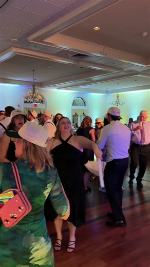 No matter how many DJs have heard this transition, a Wedding crowd LOVES it every single time🔥😉