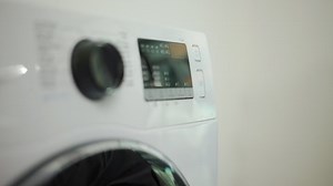 Doigt de femme appuyer sur l'interrupteur : vidéo de stock (100 % libre de droit) 1093028807 | Shutterstock