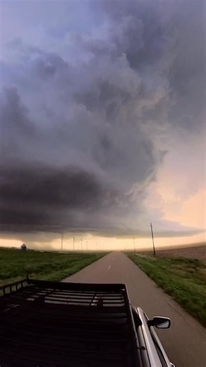 2.2K views · 539 reactions | I think this storm is what the old satellite radar service used to mean when it told you to be cautious because you are approaching a twisting storm. This supercell that was literally on the Oklahoma/Texas state line north of Perryton, TX had some large hail with it and quite the elevated mesocyclone with prominent striations in the base. It wasn’t a tornado threat yet, but would soon be. | Tornado Titans - Weather and Storm Chasing | Facebook