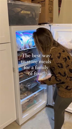 1️⃣ Right-size portions: one gallon bag = one full dinner for 4-6. 2️⃣ No timers or spoilage: frozen