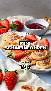 Diese Mini-Schweineohren mit Marmelade sind blitzschnell zubereitet, benötigen nur wenige Zutaten und sind perfekt für Backanfänger geeignet. 🐽🍓 🛒 Du brauchst: 👉 1 Rolle Blätterteig, 2 EL Marmelade, Zucker, Erdbeeren nach Geschmack 💡 Das ganze Rezept findest du auf unserer Homepage (Link in Bio) und in unserer heutigen Story.️ #EinfachTasty #EinfachTastyRezept #BlätterteigRezept #Schweineohren #SchnellesDessert #KnusprigLecker | Einfach Tasty