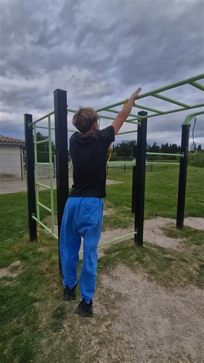 One Arm Muscle Up: Street Workout Motivation