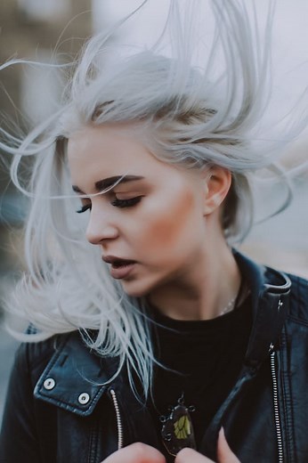 How To Dye Your Hair Silver At Home Like A Pro [Step-By-Step Guide]