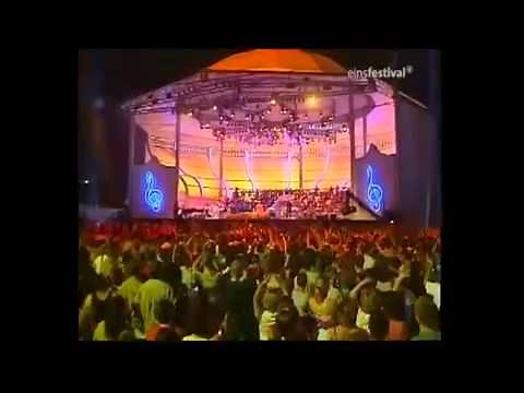 Celia Cruz La Vida es un Carnaval