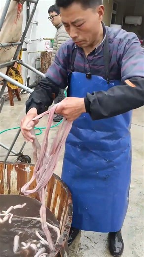 One Trick to Clean Pig Intestines • Easy for Beginners