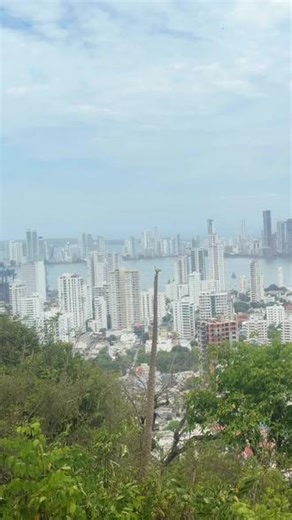 今天去卡塔赫纳的最高山顶徒步，看一下整个城市的全貌#环游世界 #哥伦比亚 #卡塔赫纳