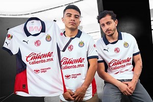 Chivas presenta el jersey de visitante para el Apertura 2024