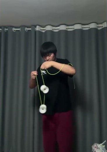 National Yo-Yo Champion Solves Math & Physics Challenges – Watch in English