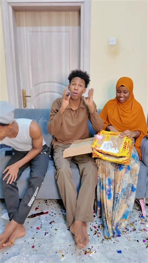 Muxu Ahay Team YouTube: Sanjabiil Restaurant Review