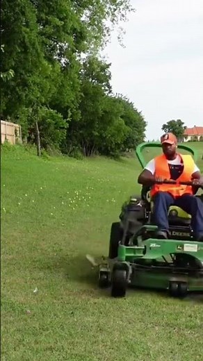 Mowing with John Deere Z930M Zero Turn.
