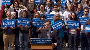 'To Bern, or not to Bern': Political organizer gives Sanders Shakespearean introduction