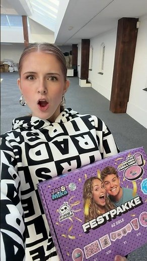 Samme video på samme tid! Team Jas & Mika! Så du kan være den første til at eje en festpakke