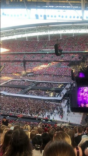 Shania Twain live at Wembley