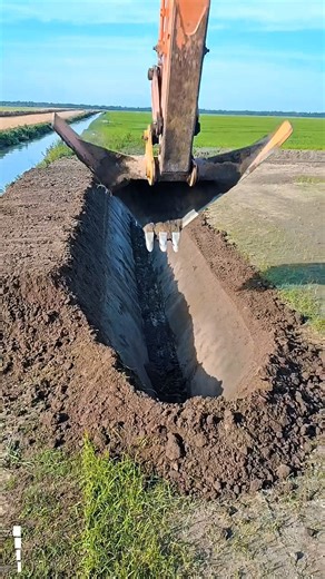 INSANE Excavator Trenching Bucket Digging Perfect Irrigation Canal | Heavy Equipment in Action