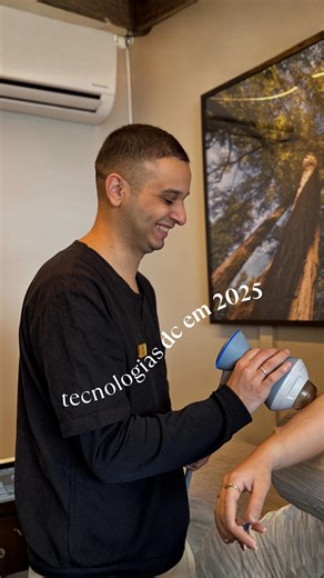 Novas tecnologias em 2025. Mas não do jeito que você imagina. Aqui, nenhuma tecnologia entra sozinha. Ela só faz sentido quando existe estratégia clínica, leitura individual e decisão médica. As novas tecnologias foram integradas ao Ever Living para fortalecer o método, ampliar a consistência e respeitar a evolução de cada paciente. Porque resultado não é sobre ter mais recursos. É sobre saber escolher. Tecnologia passa. Método fica. - #DC #DoloriClinic #ExperienciaDC #tecnologiadc | Dolori Clin
