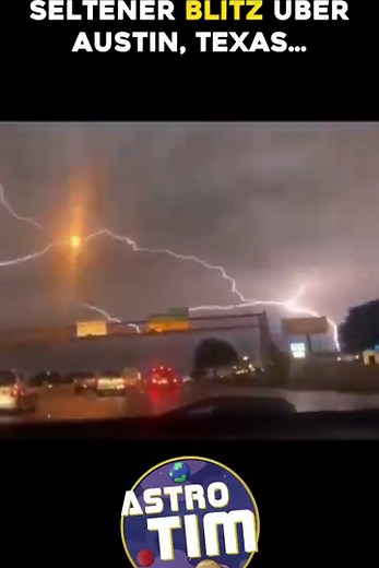 Blitz schlägt mit einer Explosion ein! 😱⚡️ Blitze sind natürlich auftretende elektrostatische Entladungen, bei denen sich zwei elektrisch geladene Regionen vorübergehend neutralisieren, sowohl in der Atmosphäre als auch auf dem Boden, was die sofortige Freisetzung von durchschnittlich einer Gigajoule Energie verursacht. Diese Entladung kann eine breite Palette elektromagnetischer Strahlung erzeugen, von Wärme, die durch die schnelle Bewegung von Elektronen erzeugt wird, bis hin zu brillanten Bl