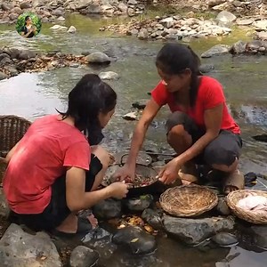10K views · 137 reactions | Yummy Pork Stomach Cooking with red ant for lunch Part 5 | Natural Food in Jungle | Facebook