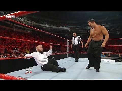 Chavo Guerrero vs Hornswoggle — Shrap Dressed Man Tuxedo Match: WWE Raw July 20, 2009 HD