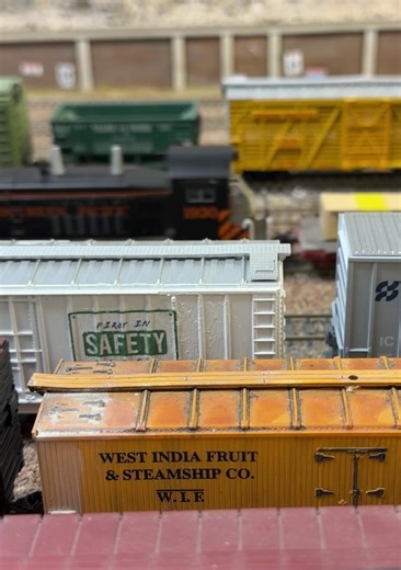 SP EMD NW2 Switcher in the Yard #modelrailroad #train #railroadlife #traintok