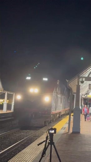 (4k!) Amtrak 40 coming in hot! #train #trending #usa #amtrak