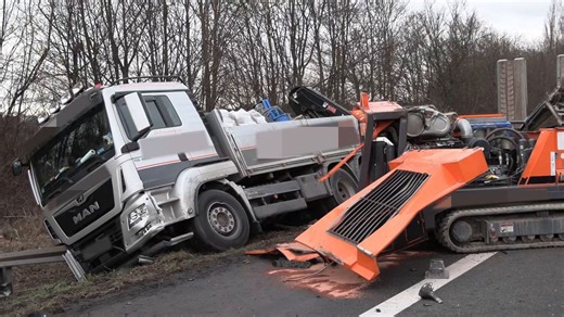 Tonnenschwere Ladung verloren: Lkw-Unfall legt A3 bei Leverkusen lahm