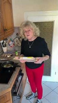 Ich frage Oma so lange nach Essen, bis sie ausrastet 😳😂 #oma #witzig #lustig #funny #sauer