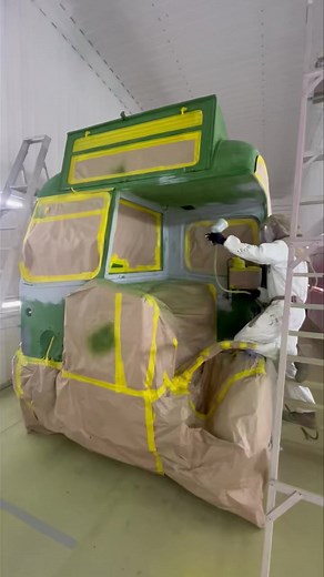 🎨 Perfection through discipline. Our Bristol L5G — a true showcase of what happens when two skilled people, precision-mixed paint, and strict discipline come together. Every panel, every line, every coat — finished to perfection. That’s the Image Coach Works standard. 🚍 We want to paint your vehicles! Get in touch today to discuss your project 👇 📞 07525 761791 📧 jon@imagecoachworks.co.uk (preferred) 🌐 www.imagecoachworks.co.uk #ImageCoachWorks #BristolL5G #CoachPainting #BusRestoration #He