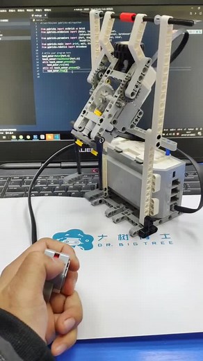 大树玩乐高 乐高 乐高ev3 Python引体向上做一做