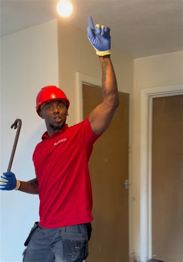 POV: It’s never just one room 👀 Meeting customers’ needs is basically our cardio 🏃‍♂️💨 From one messy spare room to full-on mansion mode 🏠✨ we treat every job like it’s the VIP suite. Drop a 🧹 if you’ve ever said “it’s only a small job” and it absolutely wasn’t 😂 #Splendicious #PropertyClearanceAndRecyclingLtd #PropertyClearance #BeforeAndAfter #NotSoSimple